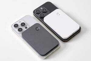 スマホの裏に貼り付けるだけで使える通話録音デバイス「magmo」