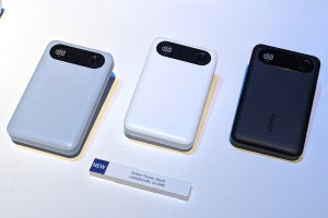 Anker、売れ筋の10000mAhモバイルバッテリーを30％小型化