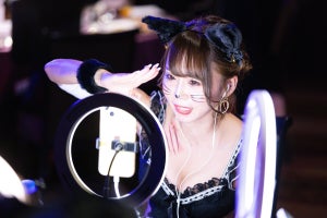 胸元あらわなセクシー仮装も　60名のライバーがハロウィンイベントに集結