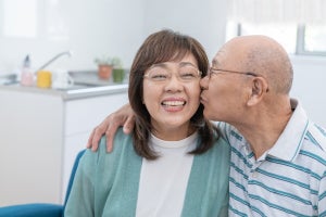 既婚者200人に聞いた「今でもキスをしますか?」 - 「毎日」という人も