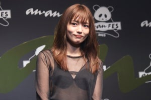 川口春奈、セクシーなシースルー衣装で授賞式登壇「こういうスタイルが似合う大人の女性になれたら」