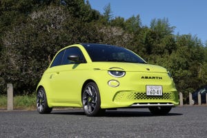 今年を代表する10台に選出! アバルトのEV「500e」ってそんなにいいクルマ?