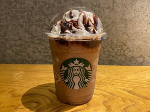 【スタバ】バニラ クリーム フラペチーノの最強カスタム! チョコ好きが悶絶した「魅惑的チョコカスタム」を紹介