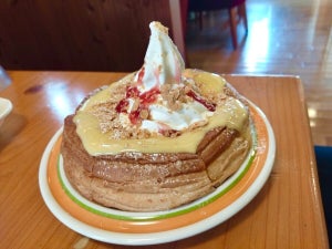 【コメダ新作】すみっコぐらしコラボ「シロノワールいちごのミルフィーユ」を食べたらクリスマス気分になった!?