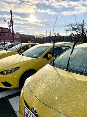 【問題】寒い時期に車のワイパーを立てるのはなぜ? - 自動車学校公式Xが出題