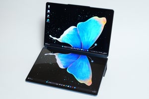 「Lenovo Yoga Book 9i Gen8」レビュー - 上も下もディスプレイな新機軸PCの使いこなしとは