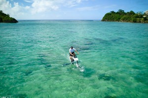 星野リゾート リゾナーレグアムで「絶景海上サイクリング」4月開始へ - 水上E-バイクで海を駆け抜ける新感覚アクティビティ