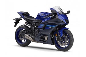 ヤマハ発動機、"扱いきれて楽しめるスーパースポーツ"「YZF-R7 ABS」に2024年モデルの新色