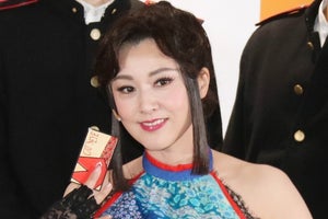 藤原紀香、美スタイル際立つ衣装で魅了　舞台『キャッツアイ』は「着替えとの勝負」