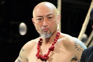 山内圭哉、上半身裸の役に「もう罰ゲームみたいな…」“根性論”“合理的”日英演出の違いも