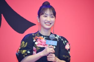 川栄李奈、しゃべりっぱなしの佐藤二朗に塩対応　瀧本美織にゾクッとしたこと明かす