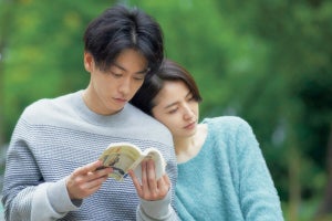 佐藤健&長澤まさみが寄り添い合い、森七菜は絶景の中で佇む『四月になれば彼女は』場面写真