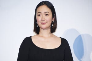 黒木華、デコルテ輝くシックな大人衣装で魅了　“息子”羽村仁成からの言葉にほっこり