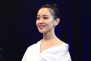 奈緒、片肌チラ見せ美デコルテシャツで魅了　自身が演じた役に「恋愛相談したい」