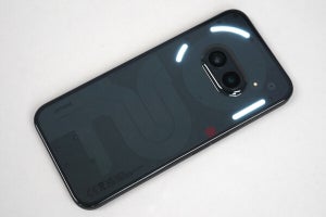 Nothing Phone (2a)レビュー、廉価版でもNothingらしさは健在