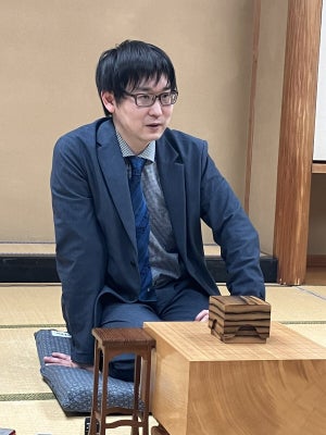 「自分が挑戦できるとは」　山崎八段が劣勢跳ね返し挑戦権獲得　ヒューリック杯第95期棋聖戦挑戦者決定戦