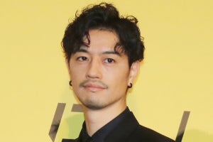 斎藤工、殺陣シーンで草なぎ剛の“神業”を目の当たりに「鳥肌が立った」