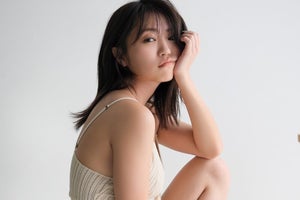 大原優乃、麗しいプロポーションをチラ見せ&アンニュイな表情で美を表現