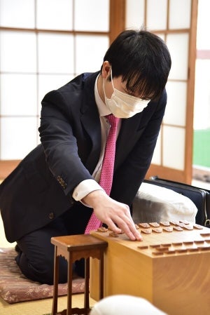 これぞ穴熊の暴力！　高見七段が快勝で本戦入りに王手　第50期棋王戦コナミグループ杯予選