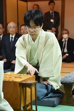 ふたたび目覚めた天才　豊島九段が角切り猛攻でカド番しのぐ　第82期名人戦七番勝負第４局