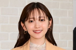 鈴木愛理、ミニスカJK姿でルーズソックスも初体験　30歳でも「全く違和感ない」の声