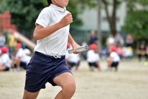 小学校の運動会に増えている「半日開催」保護者の本音は?