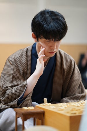 五番勝負は終わらない　藤井叡王が後手番快勝でフルセットへ　第９期叡王戦五番勝負第４局