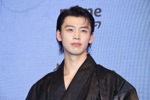 竹内涼真、自前の黒い着物で凛々しい姿　『龍が如く』実写化に手応え「命をかけて挑んだ」