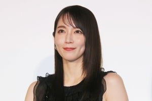 吉岡里帆、“椎名林檎愛”ダダ漏れ写真にコメント400件「照れ笑いかわいすぎ」