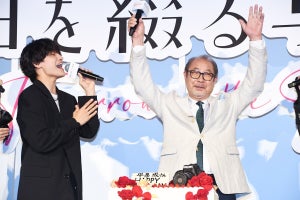 Aぇ! group佐野晶哉、平泉成に80歳のバースデーサプライズ「背中を見せ続けて」