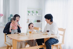 夏休み「宿題以外にも勉強している」小学生の割合は?