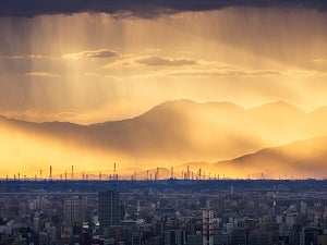 神様が降臨してきそう……!!幻想的な一枚に「凄すぎて鳥肌」「映画のワンシーン」「美しすぎて震えます」の声