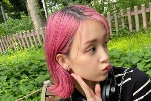 「ウエストセクシー」「ほそ!」　剛力彩芽のピンクヘア私服写真に反響