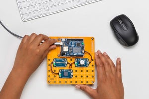 Arduino、電子ブロックを彷彿させる電子工作入門キット「Arduino Plug and Make Kit」