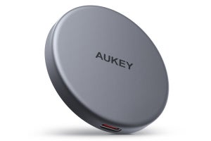 AUKEY、Qi2対応15Wワイヤレス充電器「MagFusion Aura」を7月19日に発売