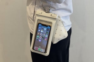 【3COINS】プールや海でも安心！ おしゃれにスマホを守るスリコ「ポーチ付き防滴スマホケース」を使ってみた