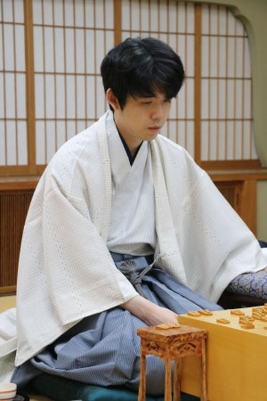 悪魔の逆転術ふたたび　藤井王位が勝負手炸裂で渡辺九段を下し一歩リード　伊藤園お～いお茶杯第65期王位戦七番勝負第３局