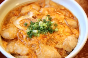 【実食レポ】タンパク質31.6g! なか卯「鶏ささみの親子丼」(並490円)が飲めるほど柔らかい & ウマい!