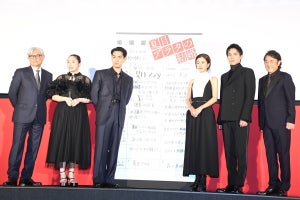 柳楽優弥&黒島結菜、壇上で“巨大婚姻届”にサイン　久々の共演も互いに信頼感