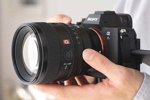 ソニー、描写性能を高めつつ小型軽量化した中望遠レンズ「FE 85mm F1.4 GM II」