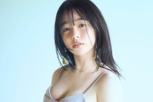 桜井日奈子、“桃尻”披露の水着姿も話題　10周年記念写真集が発売前重版決定