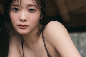 櫻坂46 田村保乃、シックな水着姿で美肌&抜群のプロポーション披露