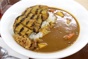 【実食レポ】すき家のカレーがリニューアル! "過去最長の開発期間"という新カレーはどんな味?