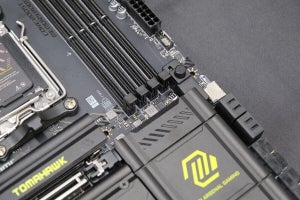 MSI、AMD X870E / X870搭載マザーボードをお披露目。GPU給電用PCIe 8ピンを装備