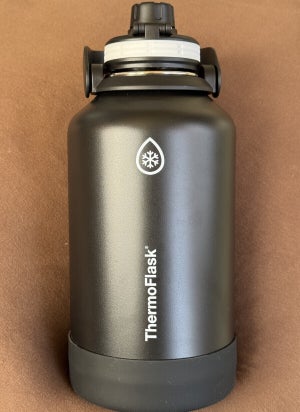 TAKEYA『ThermoFlask 1.90L』――個人使用としては限界の、ビッグサイズな水筒を選んだ理由