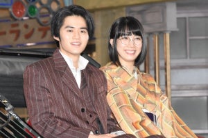 鈴鹿央士＆松本穂香、人力車登場スタイルで赤面「すごい恥ずかしい」「どういう顔したら」