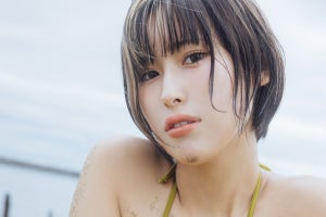 ロックバンド・東京初期衝動のしーなちゃん、美バスト谷間のぞく水着姿を披露