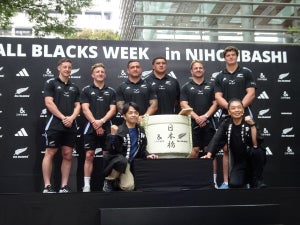 ALL BLACKS、日本橋に集結! 中川家とまさかのスクラムに歓声も‐「ALL BLACKS WEEK in Nihonbashi」10月26日まで開催