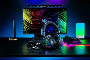 Razer、ハプティクス技術を使用したゲーミングヘッドセット「Kraken V4 Pro」を11月1日に発売