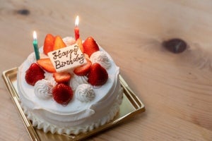 誕生日を祝われないのはなぜ? 考えられる理由や祝ってもらう方法を紹介